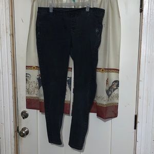 Dark blue to almost black jegging